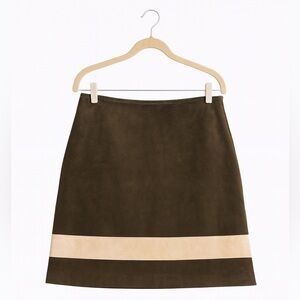 New Frontier Size 4 Women's Brown Leather Skirt with Contrasting Pink Stripe.
